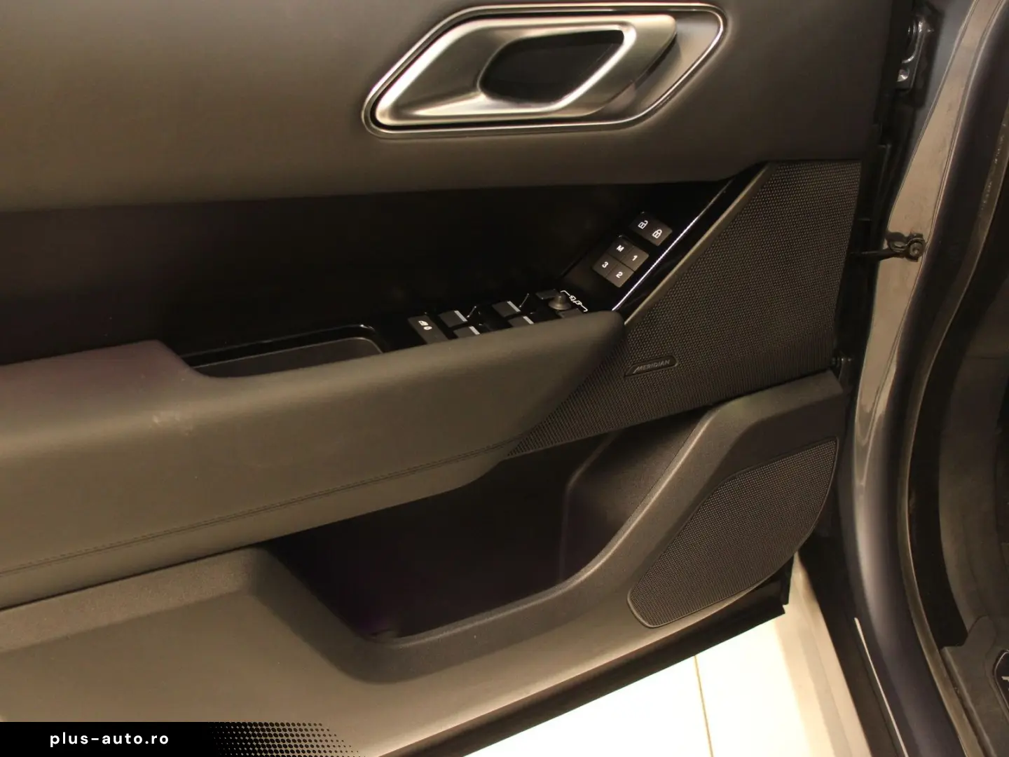 LAND ROVER Range Rover Velar D300 Dynamic SE AHK Pano