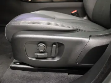 LAND ROVER Range Rover Velar D300 Dynamic SE Black Pack