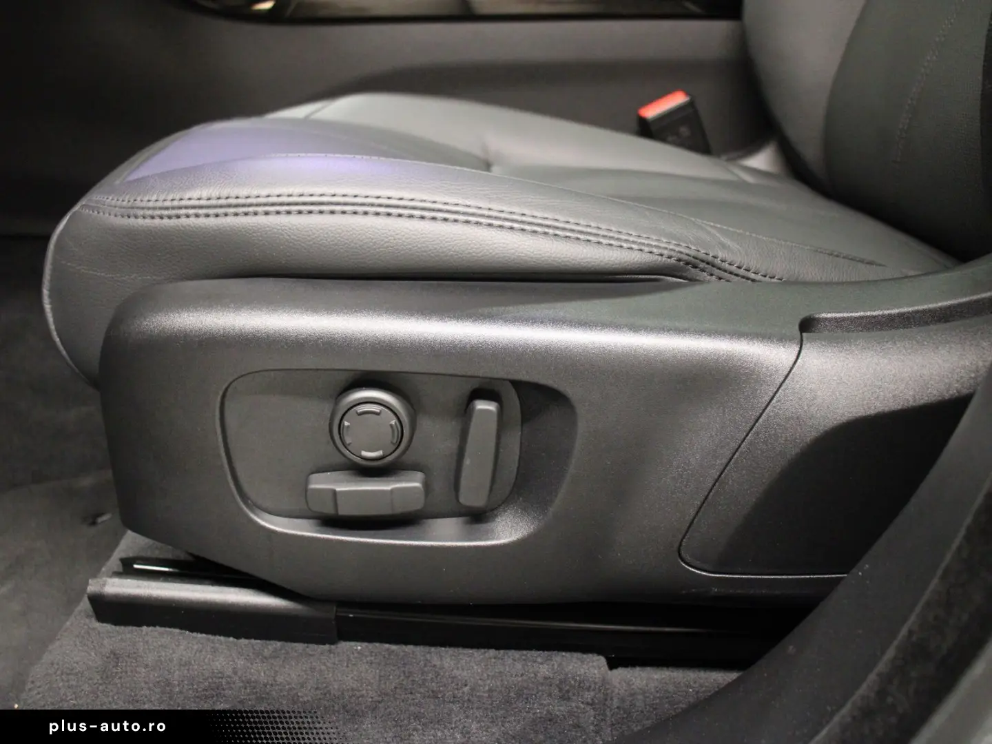 LAND ROVER Range Rover Velar D300 Dynamic SE Black Pack