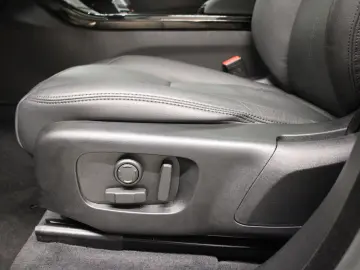 LAND ROVER Range Rover Velar D300 Dynamic SE Pano AHK DAB W