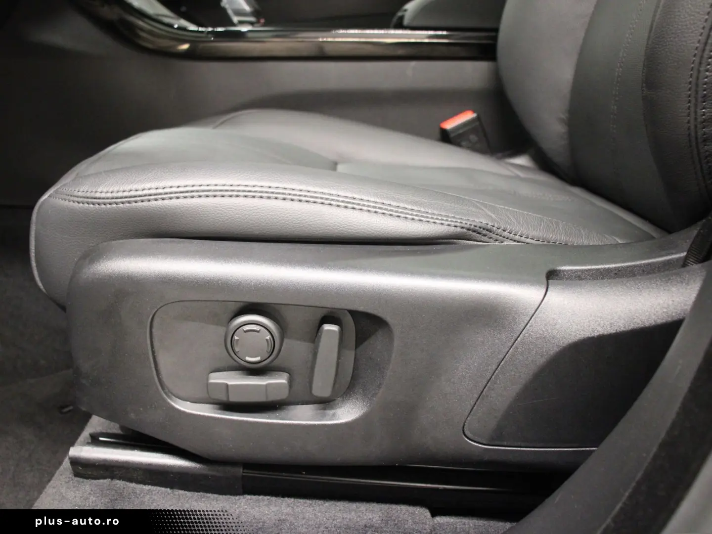 LAND ROVER Range Rover Velar D300 Dynamic SE Pano AHK DAB W