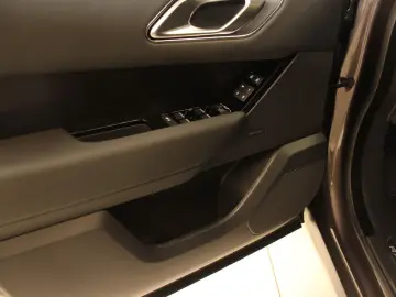 LAND ROVER Range Rover Velar D300 Dynamic SE AHK Pano