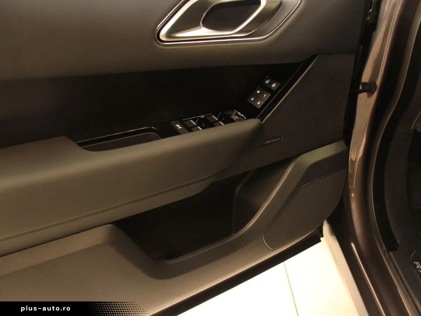 LAND ROVER Range Rover Velar D300 Dynamic SE AHK Pano