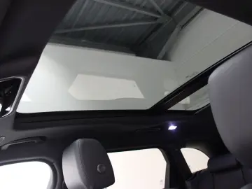 LAND ROVER Range Rover Velar D300 Dynamic SE AHK Pano