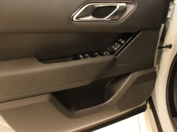 LAND ROVER Range Rover Velar D300 Dynamic SE AHK Pano