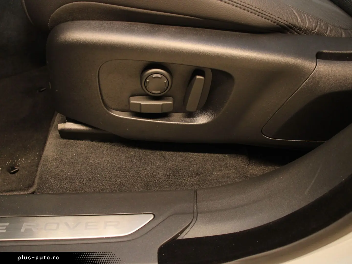 LAND ROVER Range Rover Velar D300 Dynamic SE AHK Pano