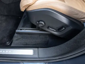 VOLVO XC90 B5 AWD Plus Bright AHK LED 360Grad