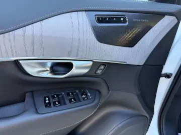 VOLVO XC90 Ultimate Bright AWD~7Sitz~Pano~Lede~ACC~Kam