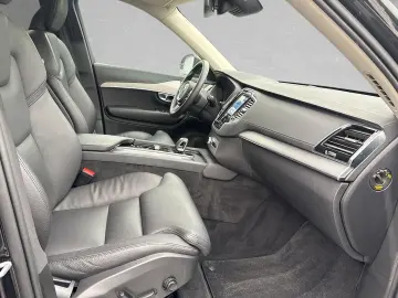 VOLVO XC90 B5 AWD Mild-Hybrid Plus Bright 7-Sitzer AHK