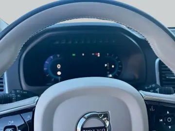 VOLVO XC90 B5 B AWD Plus Bright Lufzfahrw. Privacy Gla