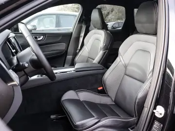 VOLVO XC60 Plus Dark Recharge Plug-In Hybrid AWD T8 Tw