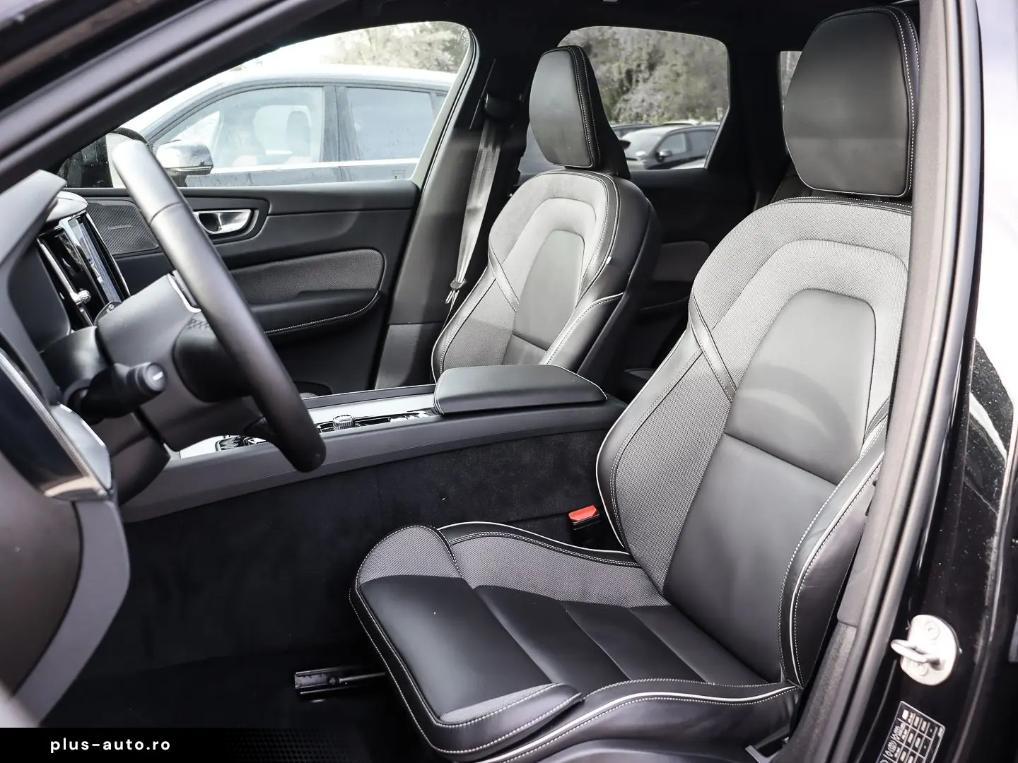 VOLVO XC60 Plus Dark Recharge Plug-In Hybrid AWD T8 Tw