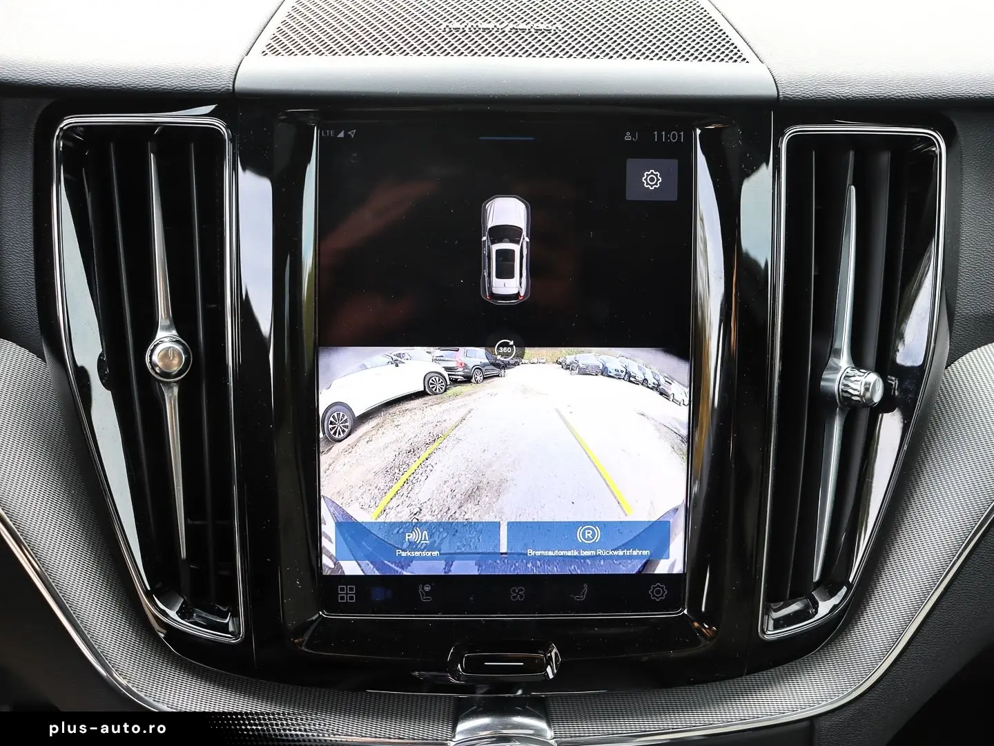 VOLVO XC60 Plus Dark Recharge Plug-In Hybrid AWD T8 Tw