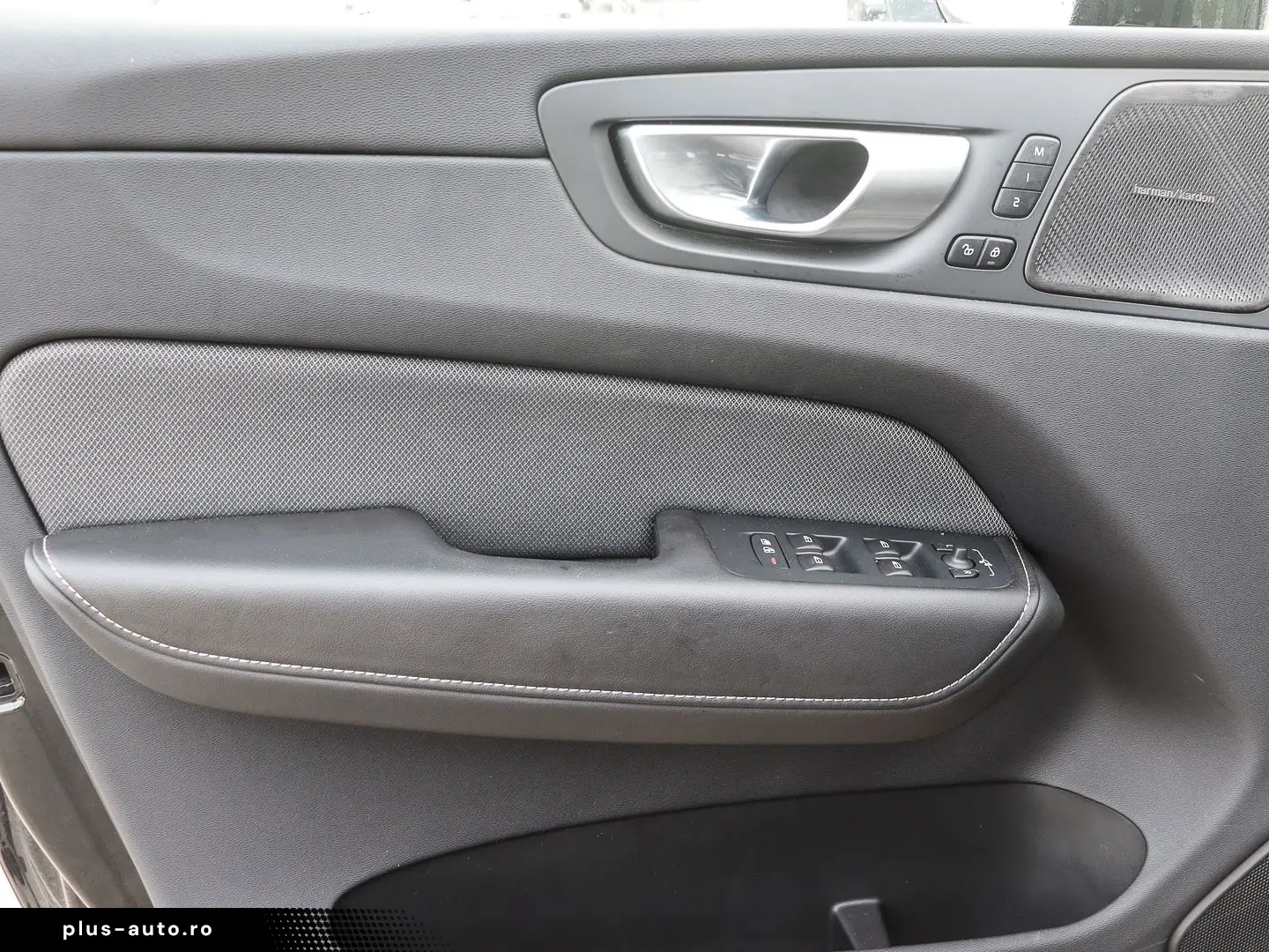 VOLVO XC60 Plus Dark Recharge Plug-In Hybrid AWD T8 Tw