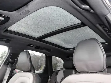 VOLVO XC60 Plus Dark Recharge Plug-In Hybrid AWD T8 Tw