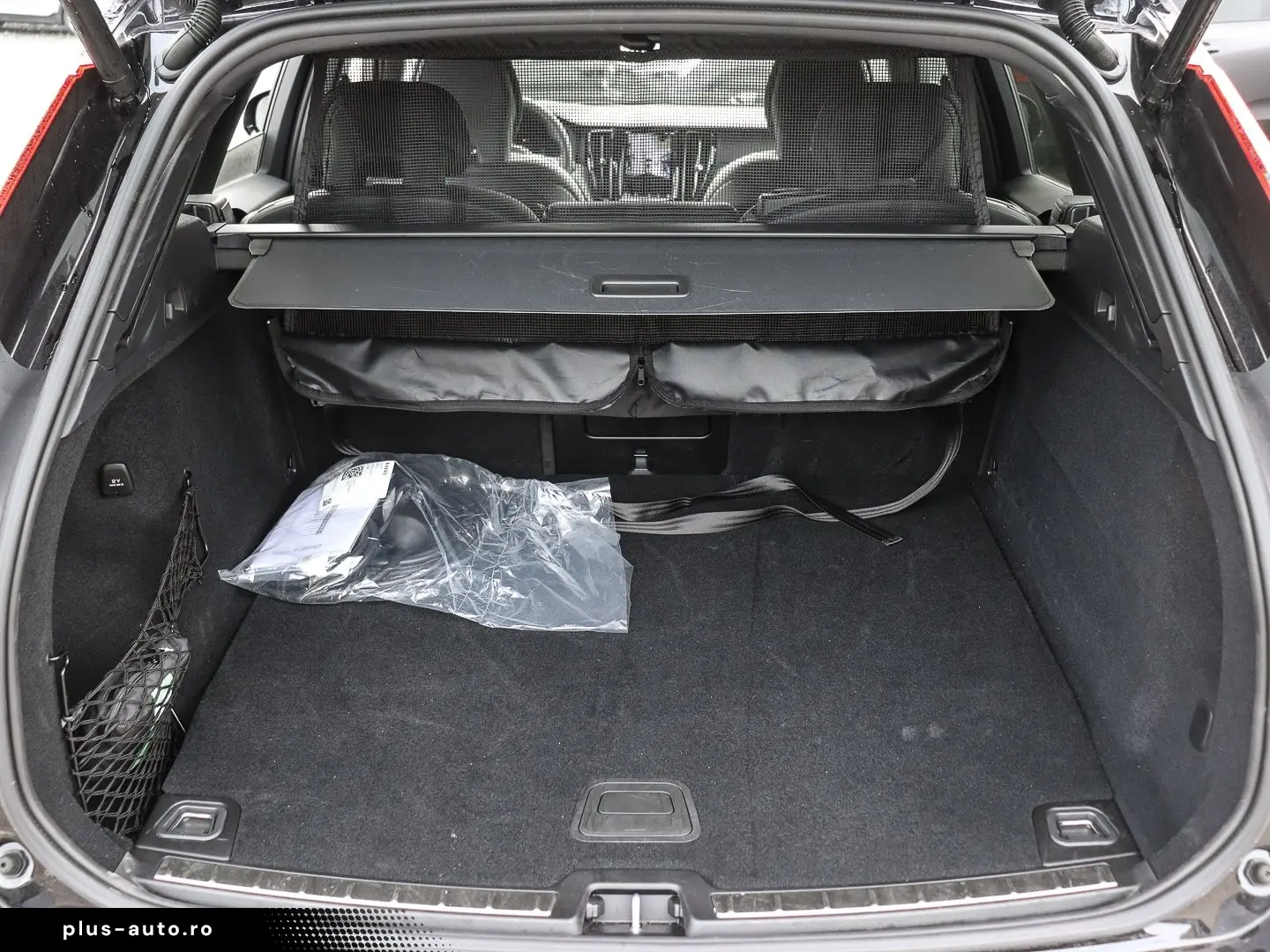 VOLVO XC60 Plus Dark Recharge Plug-In Hybrid AWD T8 Tw