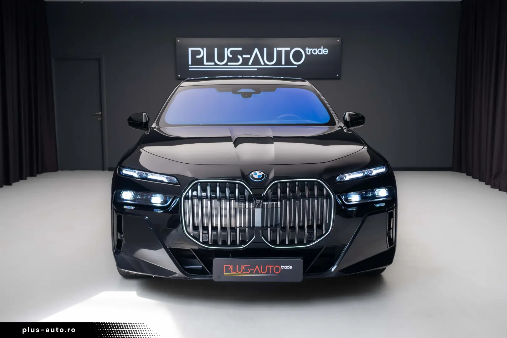 BMW 750e XDRIVE THEATRE HUD SKY-L B&W