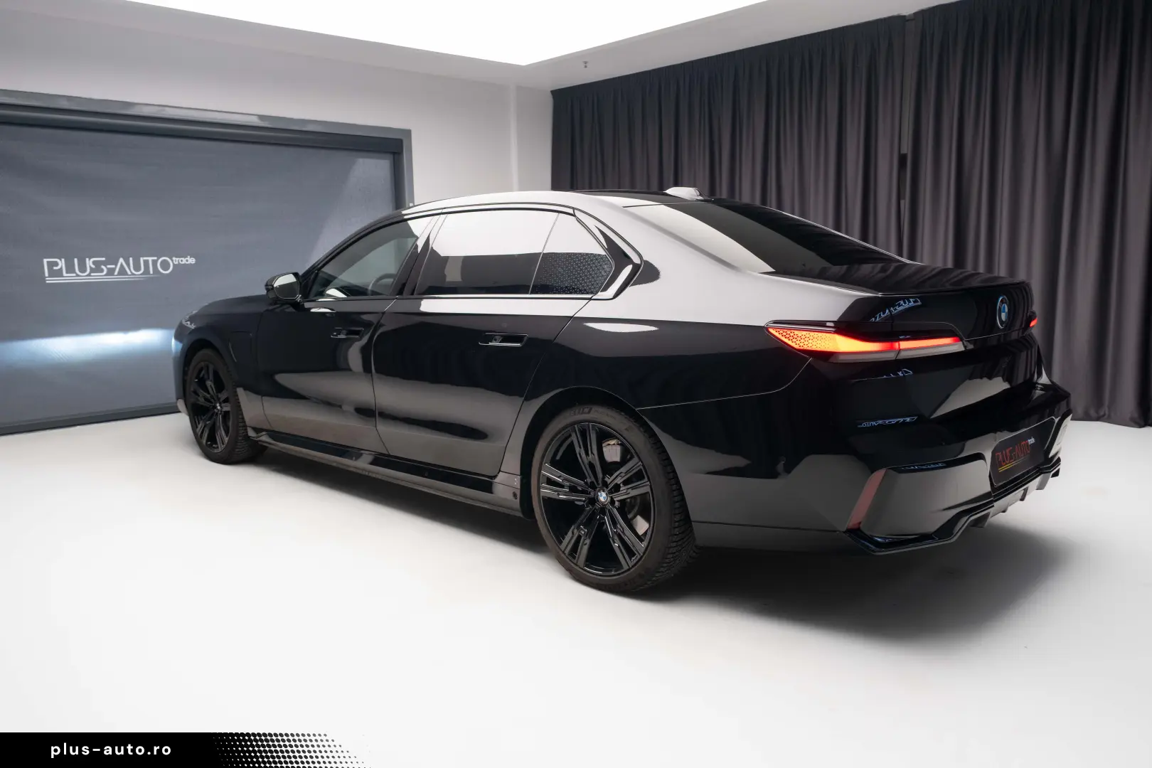 BMW 750e XDRIVE THEATRE HUD SKY-L B&W