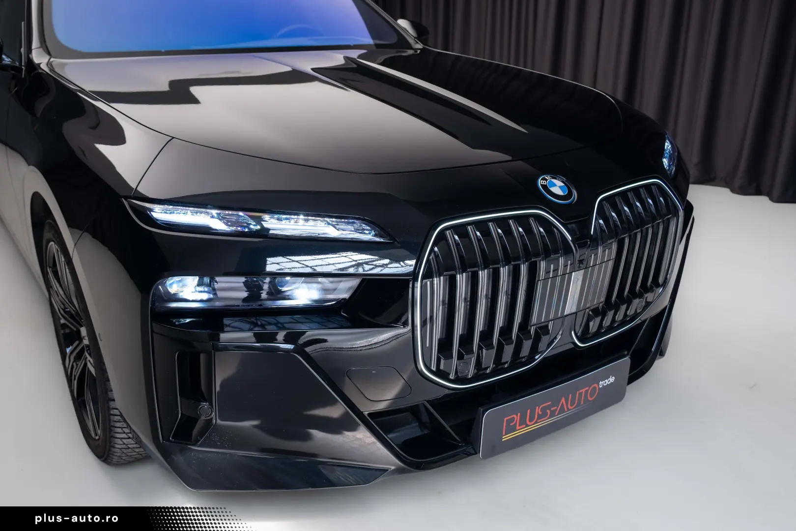 BMW 750e XDRIVE THEATRE HUD SKY-L B&W