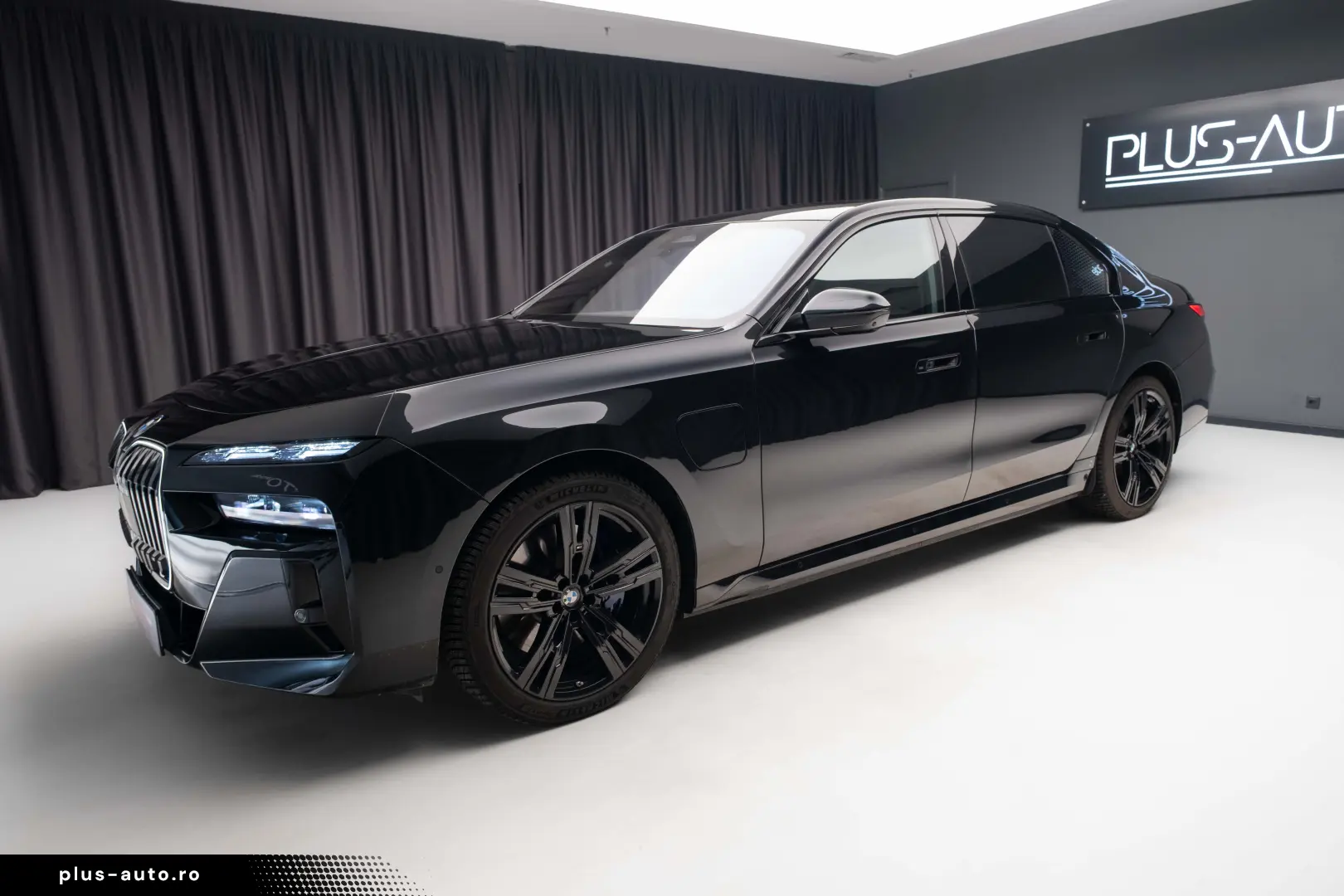 BMW 750e XDRIVE THEATRE HUD SKY-L B&W