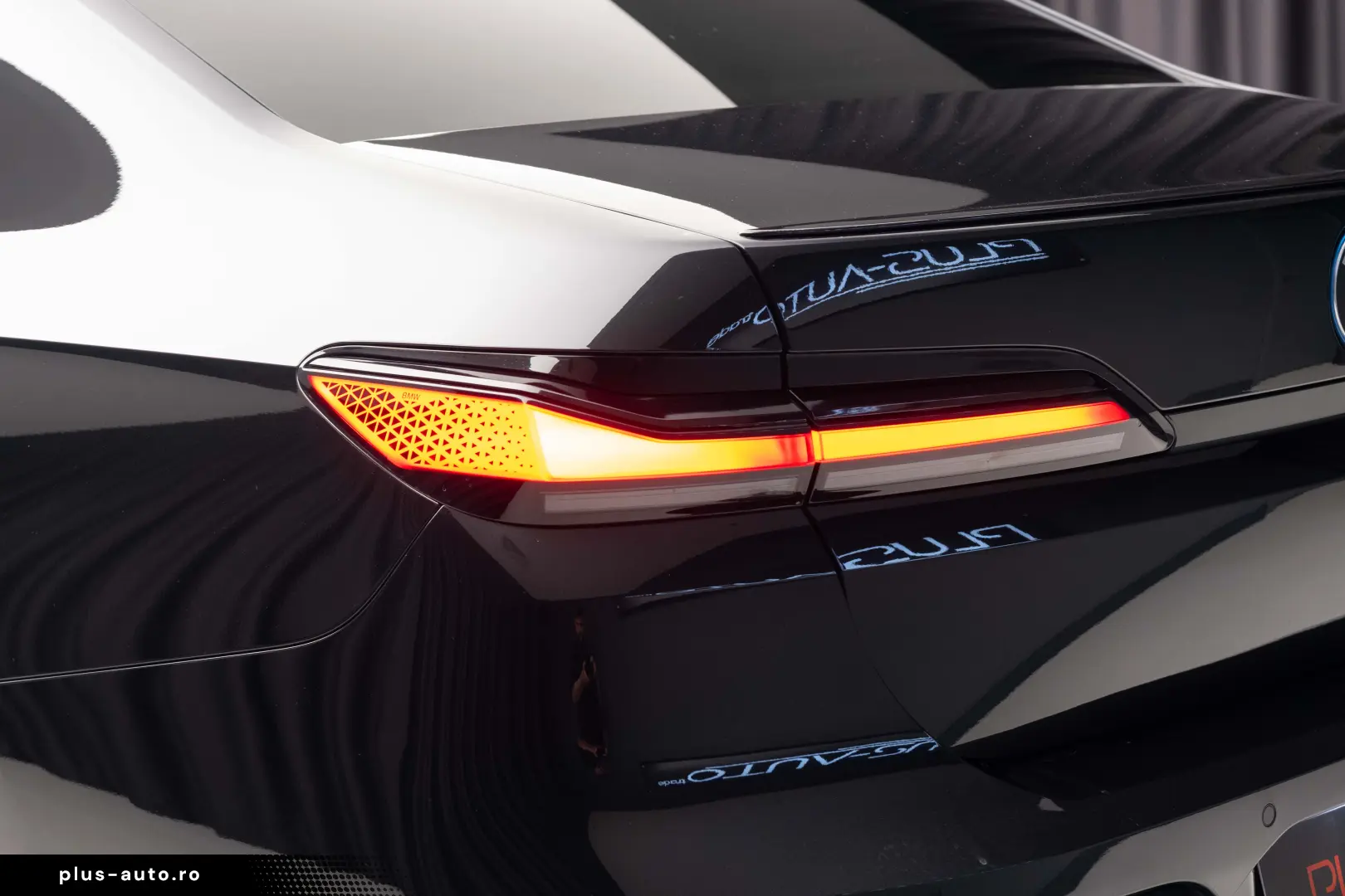 BMW 750e XDRIVE THEATRE HUD SKY-L B&W