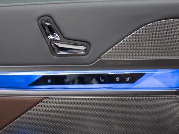 BMW 750e XDRIVE THEATRE HUD SKY-L B&W