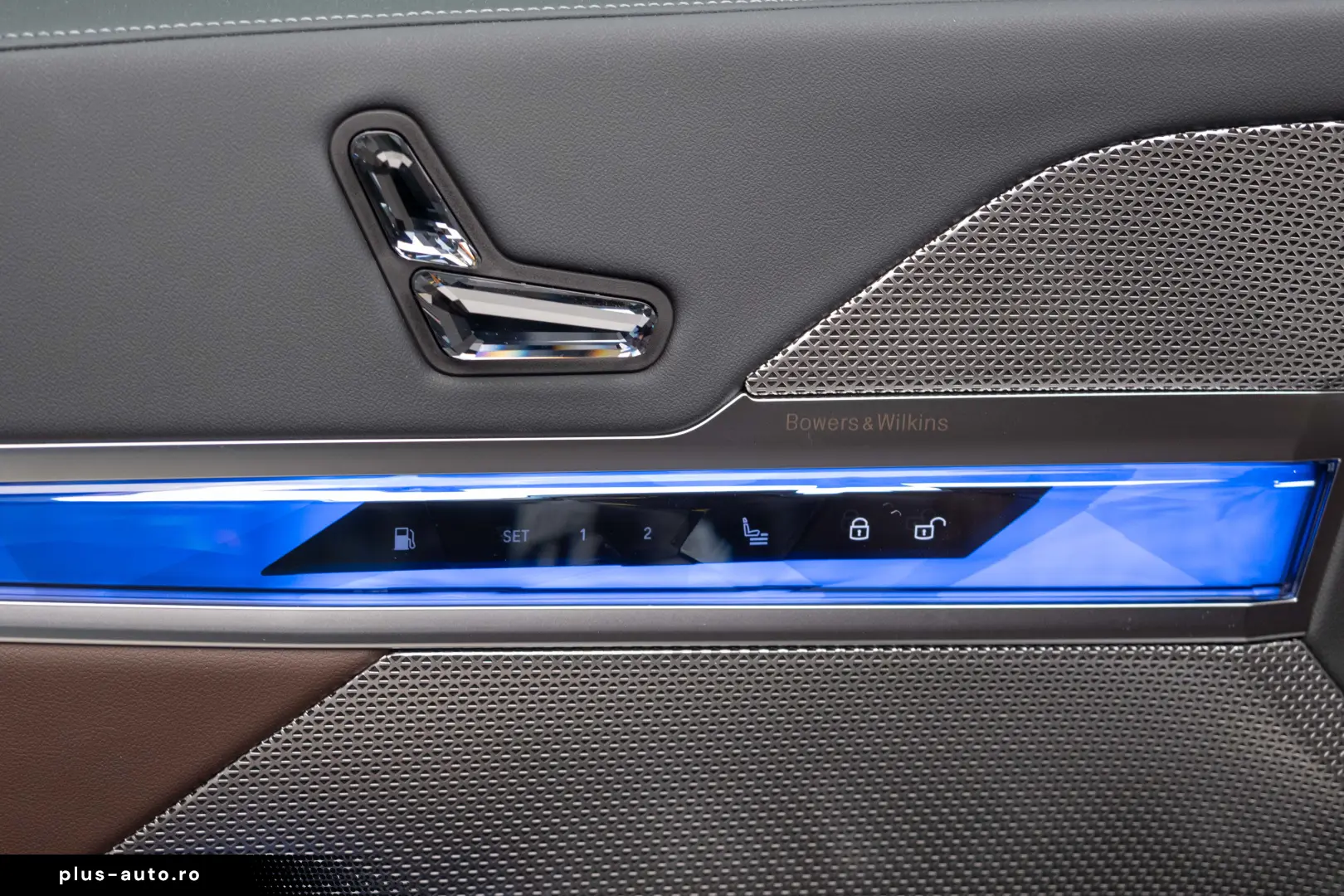 BMW 750e XDRIVE THEATRE HUD SKY-L B&W