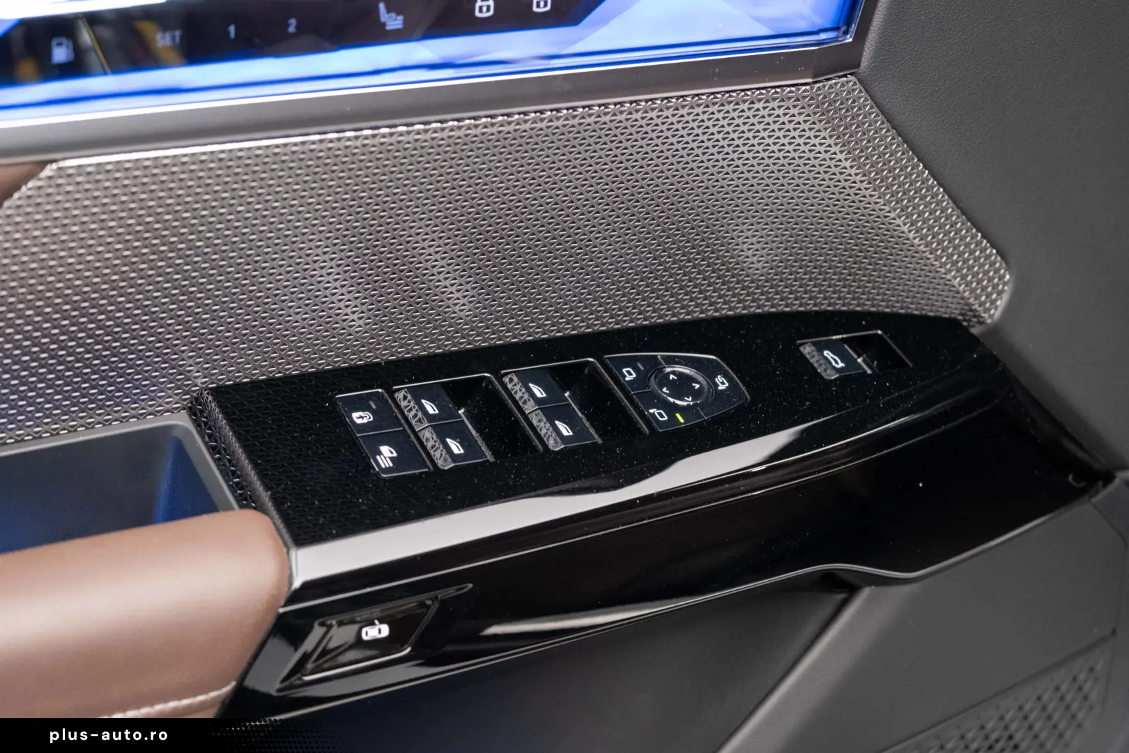 BMW 750e XDRIVE THEATRE HUD SKY-L B&W