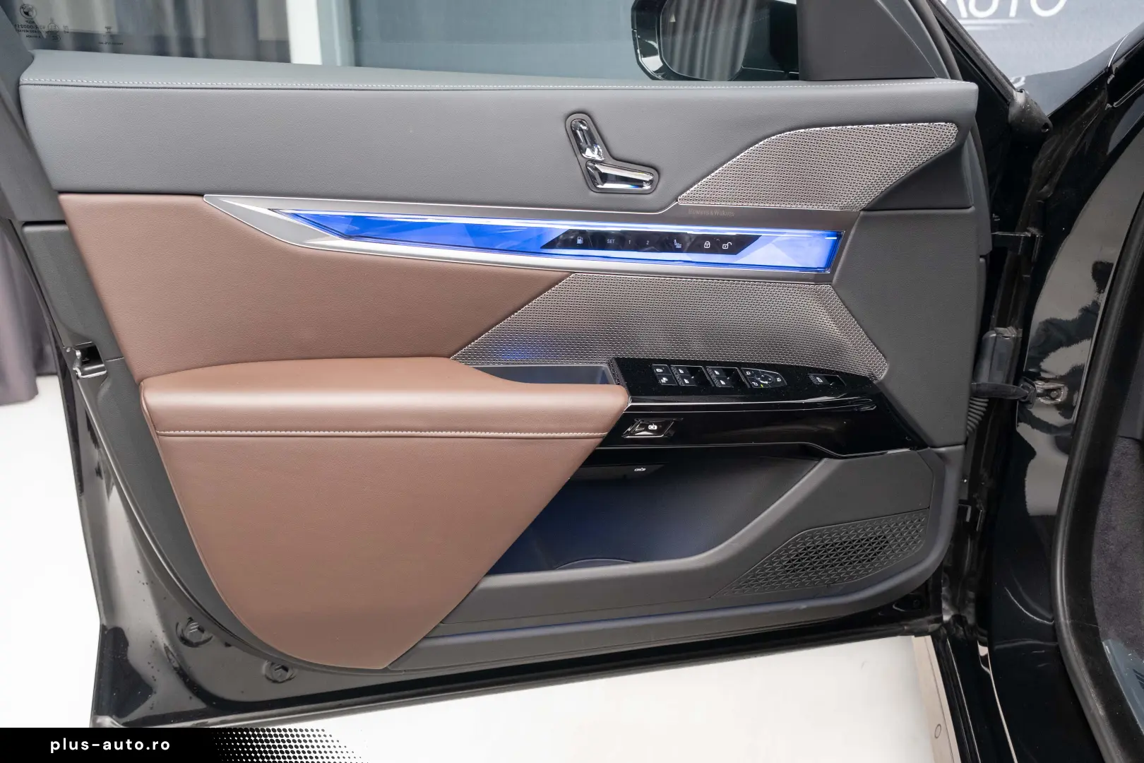 BMW 750e XDRIVE THEATRE HUD SKY-L B&W