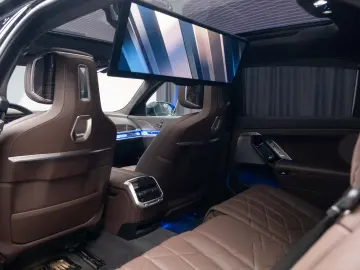 BMW 750e XDRIVE THEATRE HUD SKY-L B&W