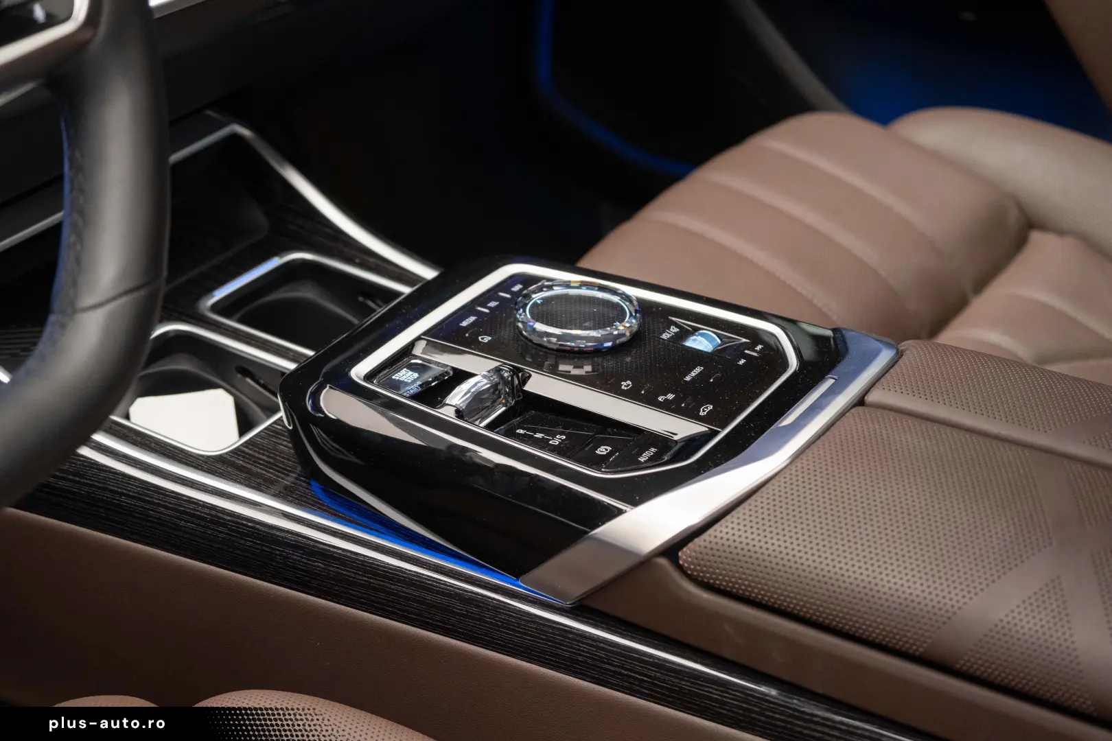 BMW 750e XDRIVE THEATRE HUD SKY-L B&W