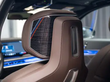 BMW 750e XDRIVE THEATRE HUD SKY-L B&W