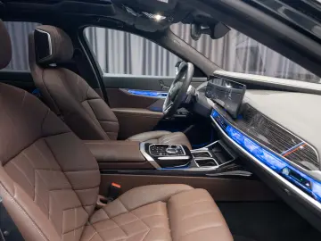 BMW 750e XDRIVE THEATRE HUD SKY-L B&W