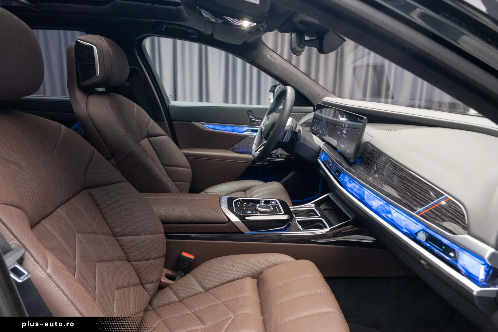 BMW 750e XDRIVE THEATRE HUD SKY-L B&W