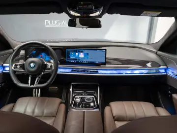 BMW 750e XDRIVE THEATRE HUD SKY-L B&W
