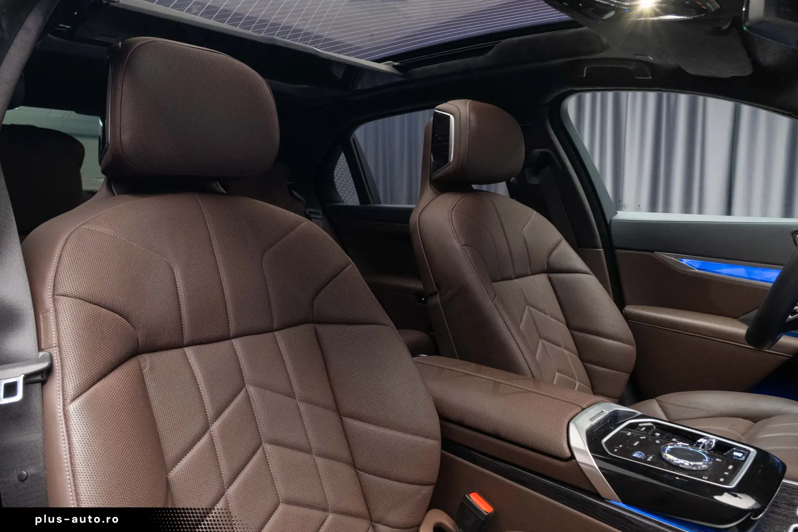 BMW 750e XDRIVE THEATRE HUD SKY-L B&W