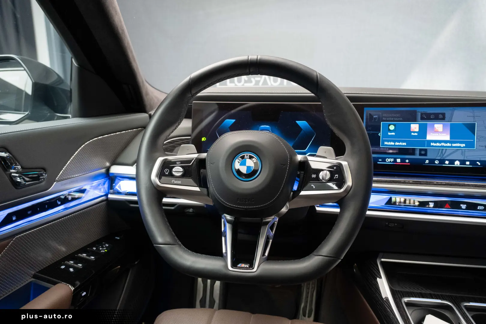 BMW 750e XDRIVE THEATRE HUD SKY-L B&W