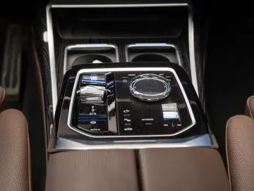 BMW 750e XDRIVE THEATRE HUD SKY-L B&W