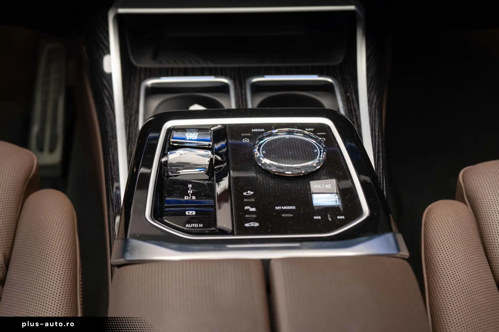 BMW 750e XDRIVE THEATRE HUD SKY-L B&W