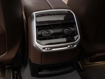 BMW 750e XDRIVE THEATRE HUD SKY-L B&W