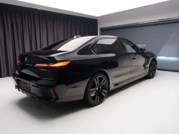 BMW 750e XDRIVE THEATRE HUD SKY-L B&W