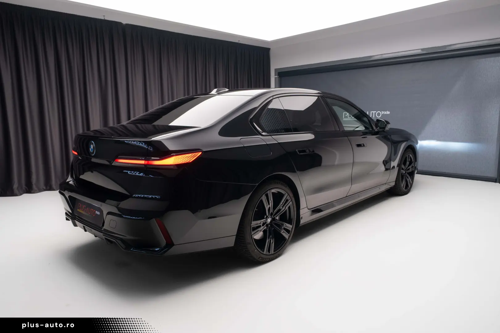 BMW 750e XDRIVE THEATRE HUD SKY-L B&W