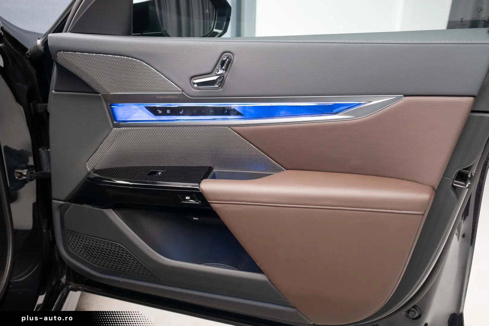 BMW 750e XDRIVE THEATRE HUD SKY-L B&W