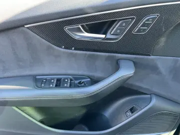 AUDI Q8 S line comp. 50 TDI PANO AHK MATRIX STANDHZ