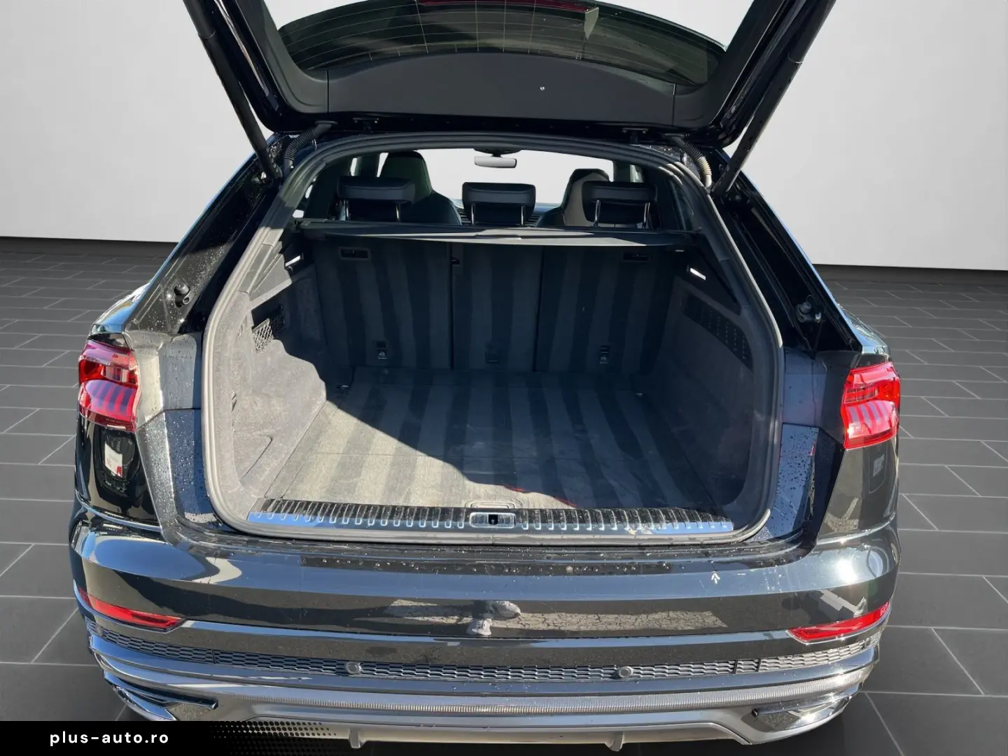 AUDI Q8 S line comp. 50 TDI PANO AHK MATRIX STANDHZ