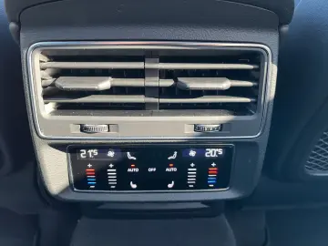 AUDI Q8 S line comp. 50 TDI PANO AHK MATRIX STANDHZ