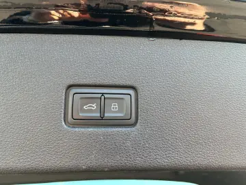 AUDI Q8 S line comp. 50 TDI PANO AHK MATRIX STANDHZ