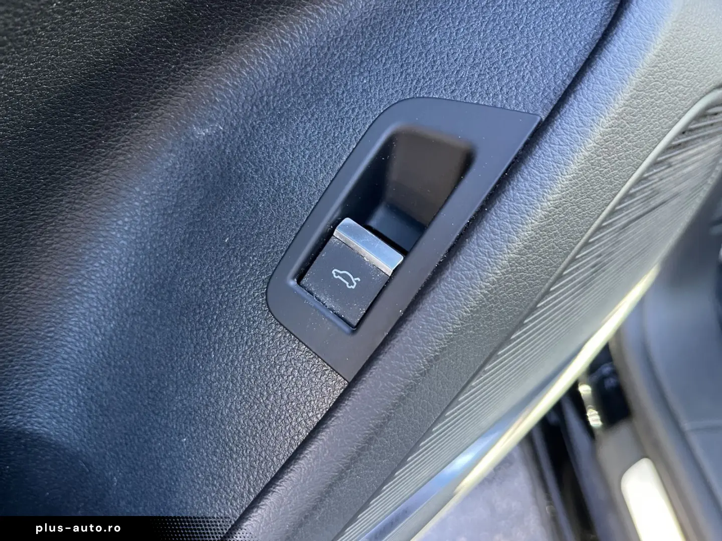 AUDI Q8 S line comp. 50 TDI PANO AHK MATRIX STANDHZ