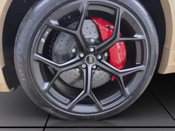 Audi RS Q8 SUV PERFORMANCE