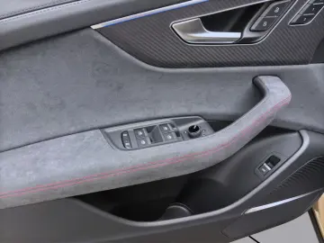 Audi RS Q8 SUV PERFORMANCE